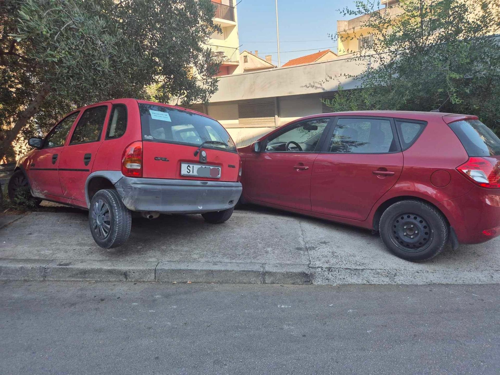 Ponekad zbog parkinga u Šibeniku jedno kolo mora 'izvisiti'