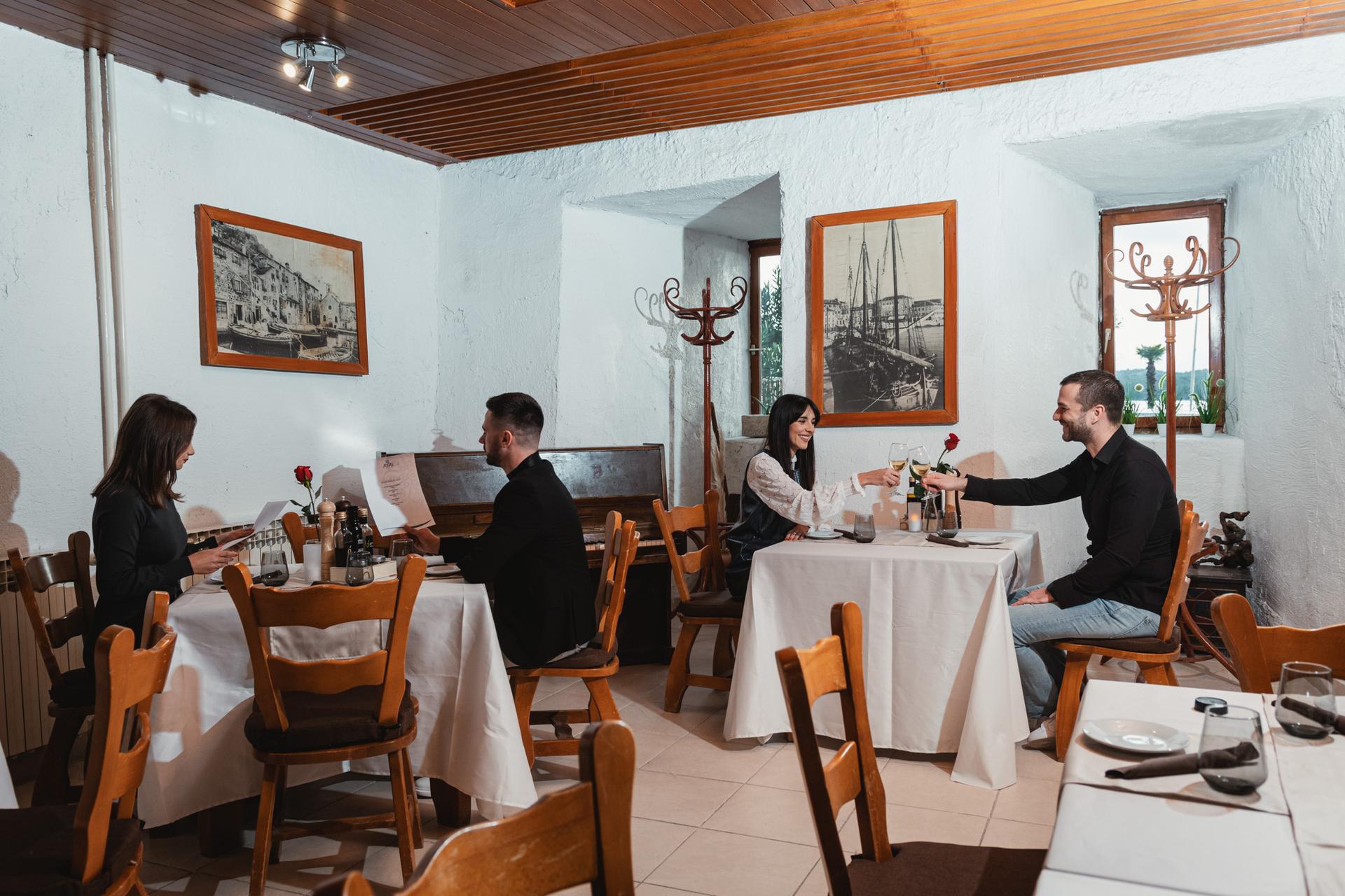 Provedite vikend u taverni Kula hotela Jadran uz odlične nastupe i vrhunsku hranu!
