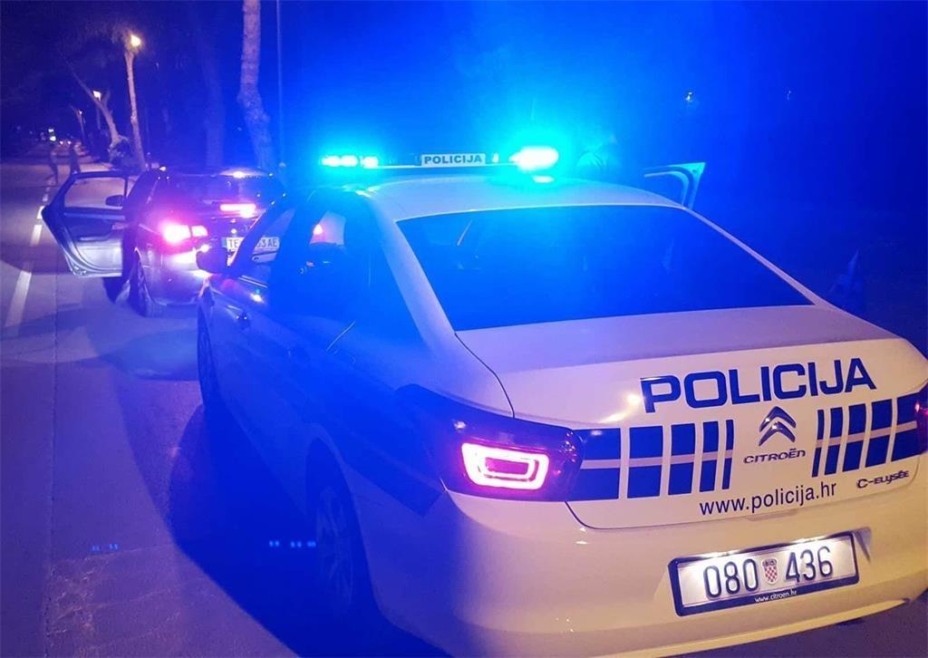 Motociklist u Ićevu zadobio po život opasne ozljede, helikopterom prevezen u Split