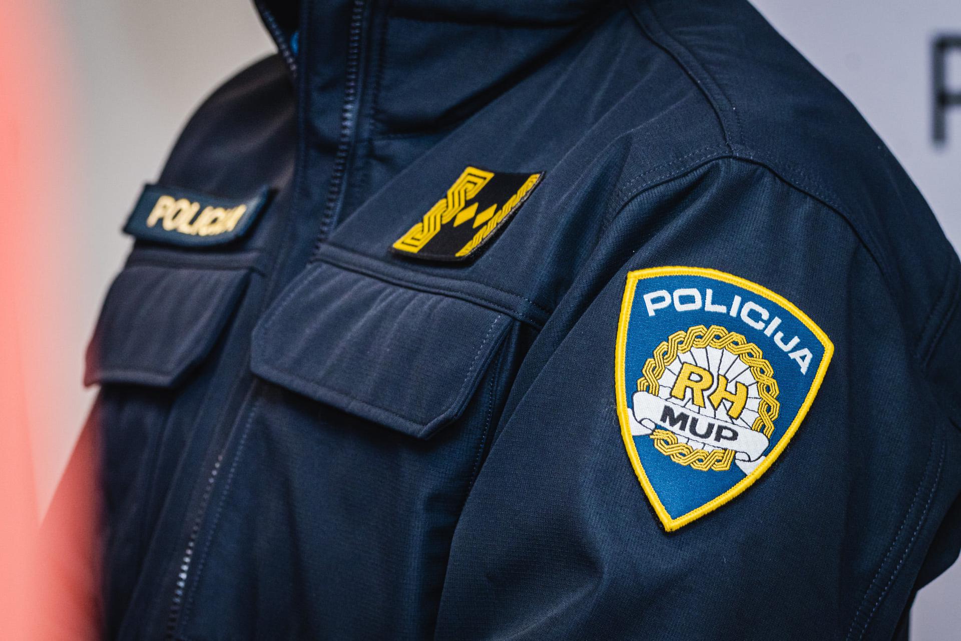 Policija kod Primoštena zaustavila 63-godišnjaka koji je vozio bez položenog vozačkog