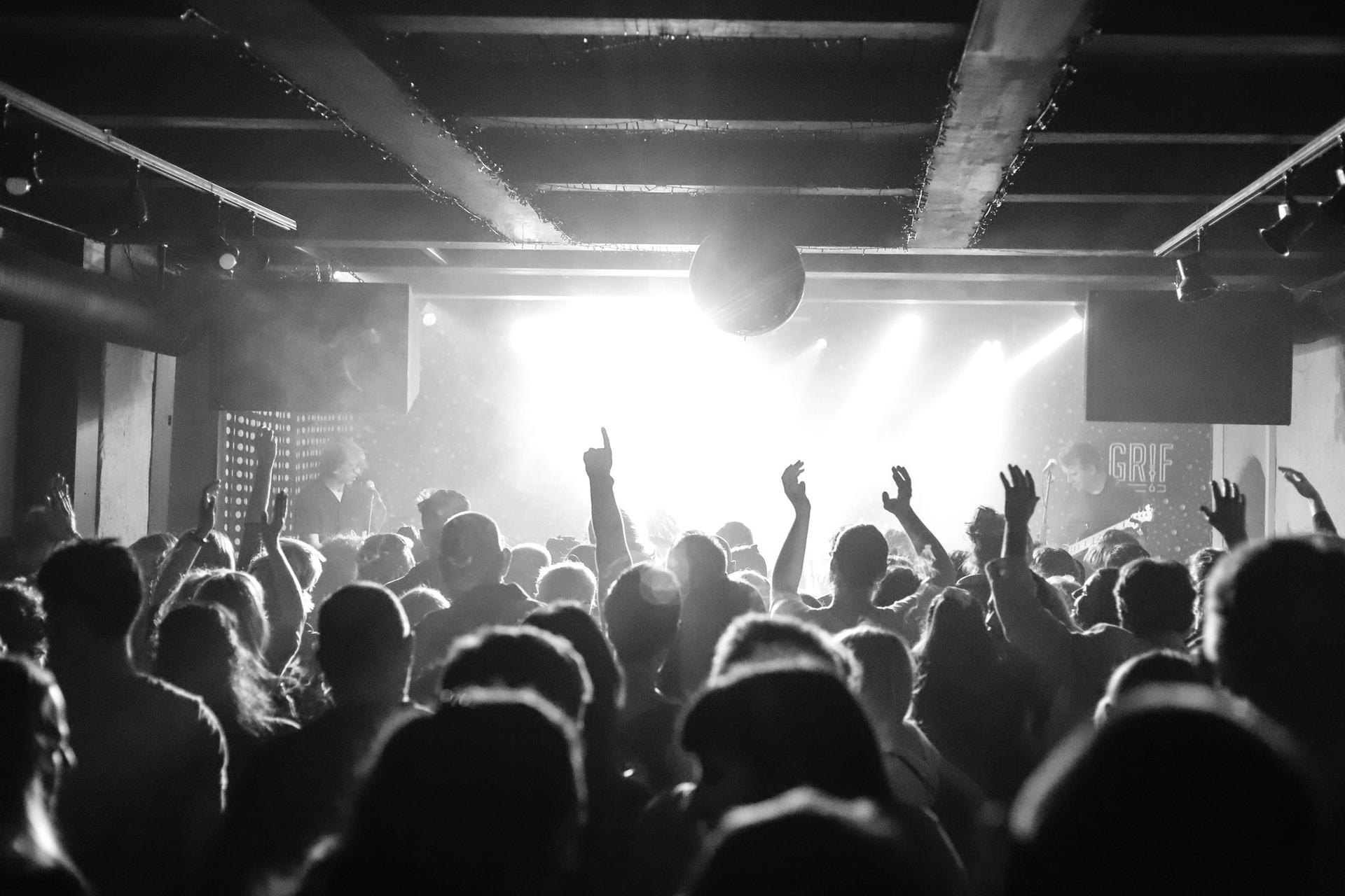 Vodimo vas ovog petka na koncert benda Teški osjećaji u Azimutu