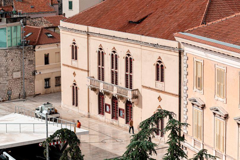 U šibenskom kazalištu pogledajte predstavu 'Privatni životi' i poslušajte Opéru français 