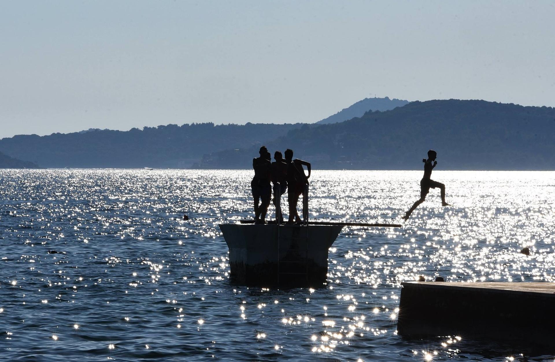 Sunčano i toplo, temperature idu do 35 stupnjeva