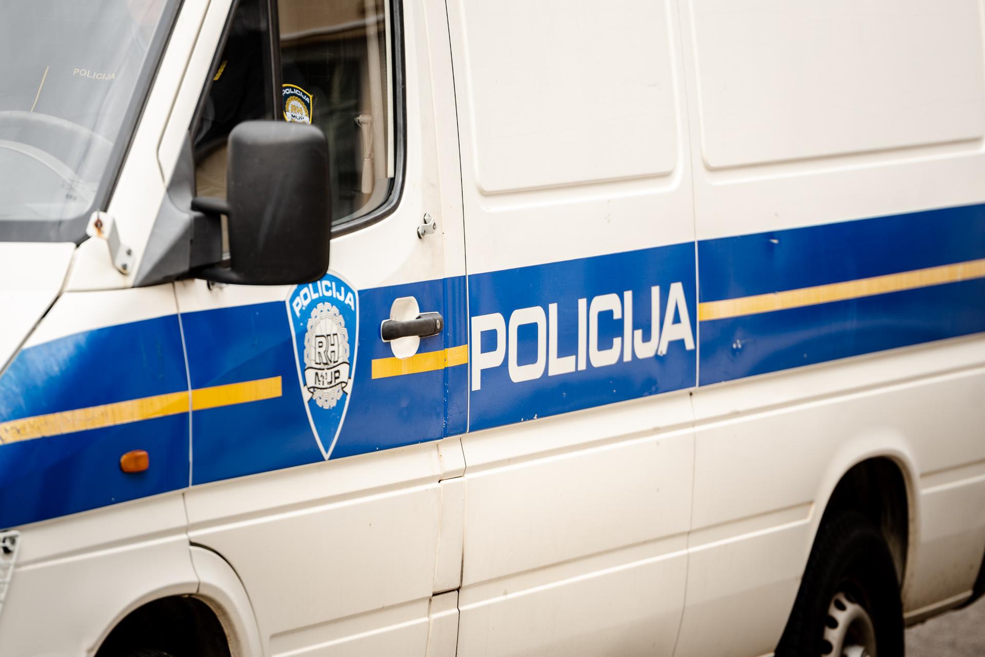 Na Prviću muškarac (40) prijetio i ozlijedio 41-godišnjaka zbog nepostojećeg duga