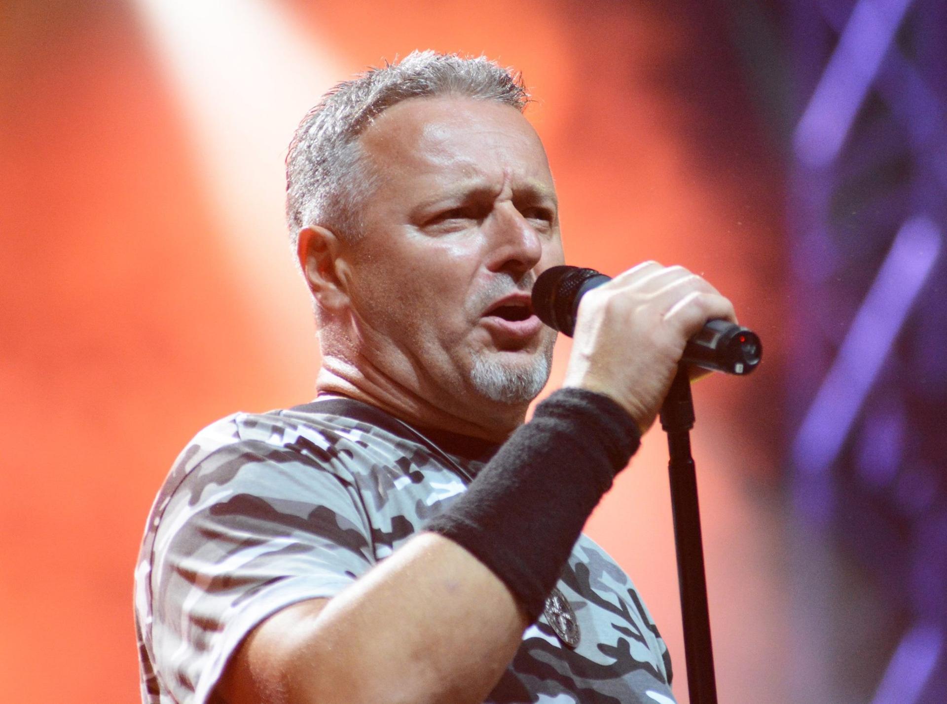 Thompson pred koncert karijere ostao bez benda