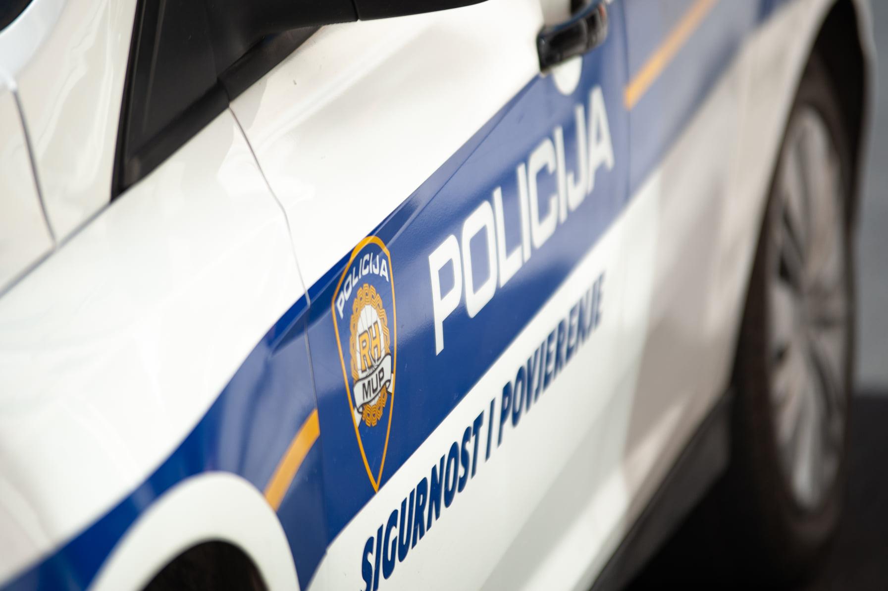 Vandalizam u Lozovcu: 76-godišnjaku razbilo prozor garaže i drvarnice
