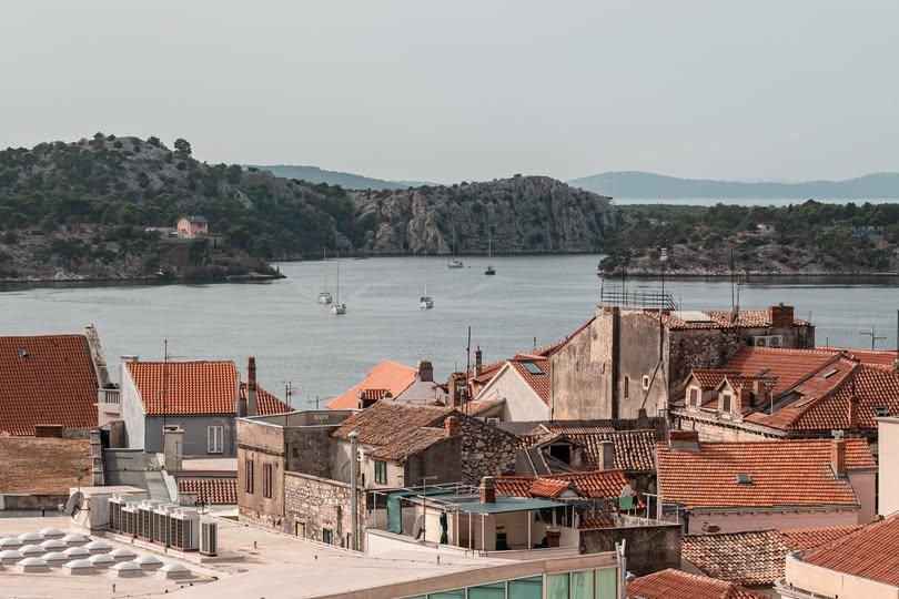 Jako toplo s temperaturama do 33 stupnja