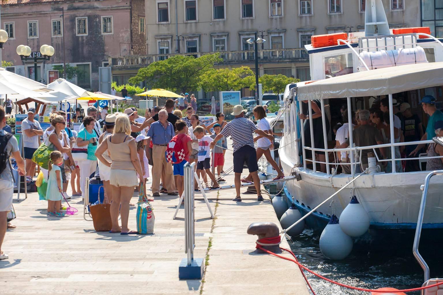 Grad Šibenik poziva građane: Šaljite prijedloge za termine polazaka brodova za Jadriju i Martinsku