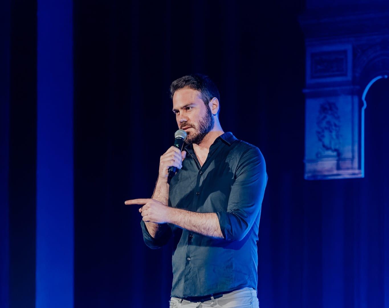 Ne propustite jedinstveni imitatorski stand-up show Danka Ažića u Mozartu!