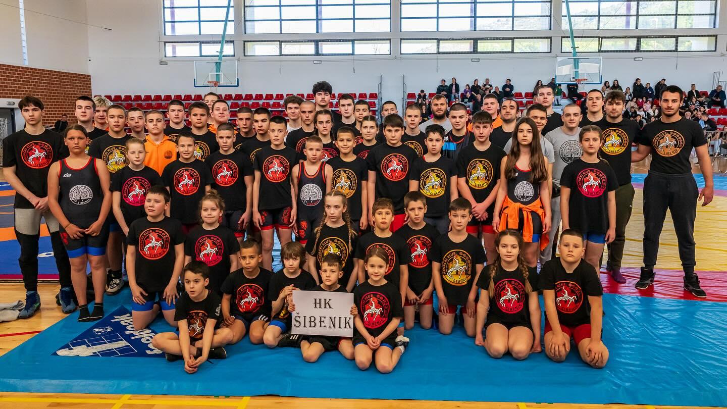 Dva šibenska hrvačka kluba na Prvenstvu Jadranske regije s nizom ekipnih titula i 25 pojedinačnih naslova