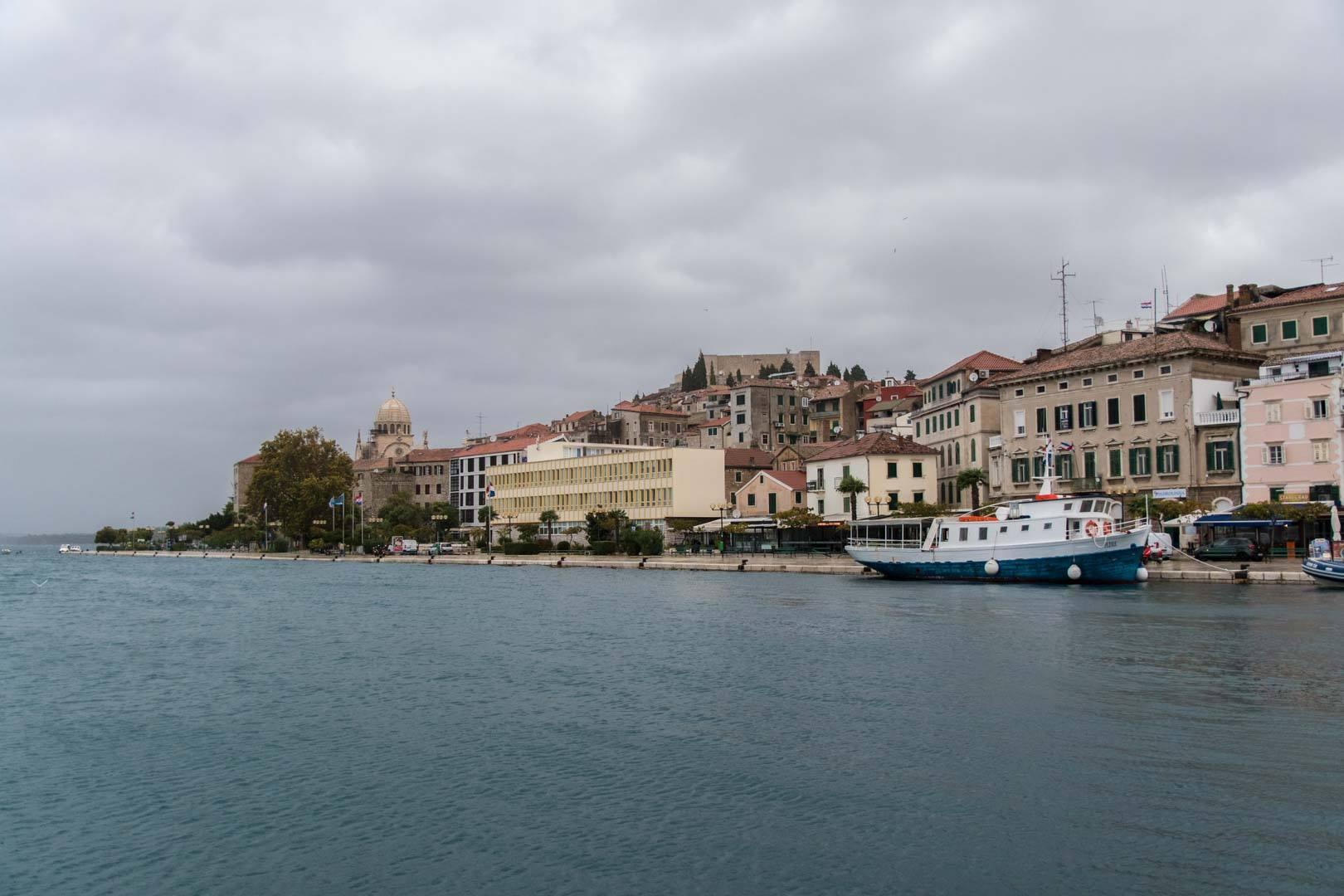 Utorak promjenjiv uz kišu i jaku južinu