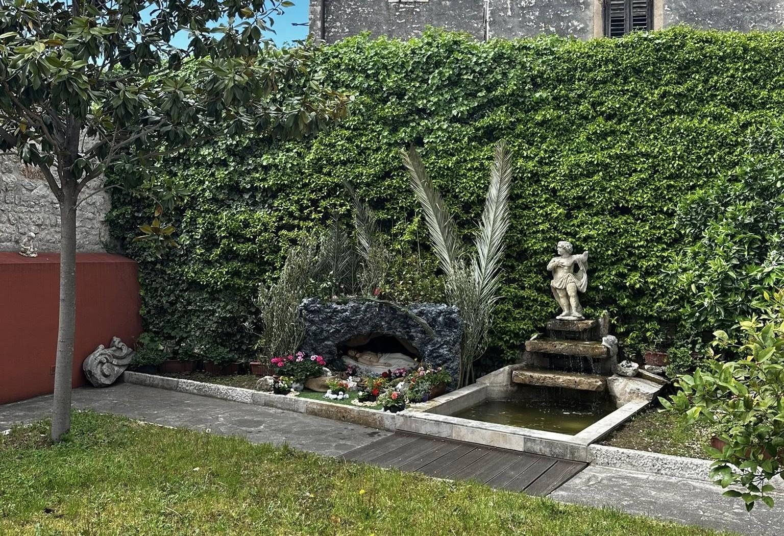 U samostanskom vrtu sv. Frane u Šibeniku posjetite Gospodinov grob: 'Zastanite i pomolite se'