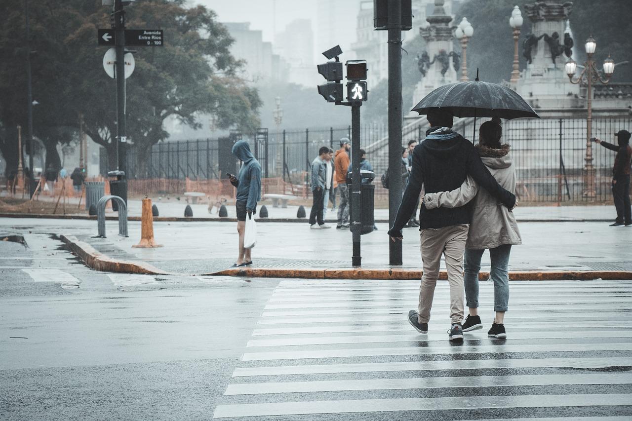 Smiruje ih: Tri horoskopska znaka koja obožavaju kada pada kiša