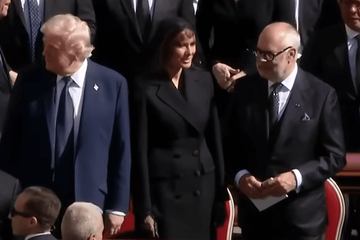 Prva dama misli na sve: Melania spasila Trumpa od sramoćenja na papinom sprovodu