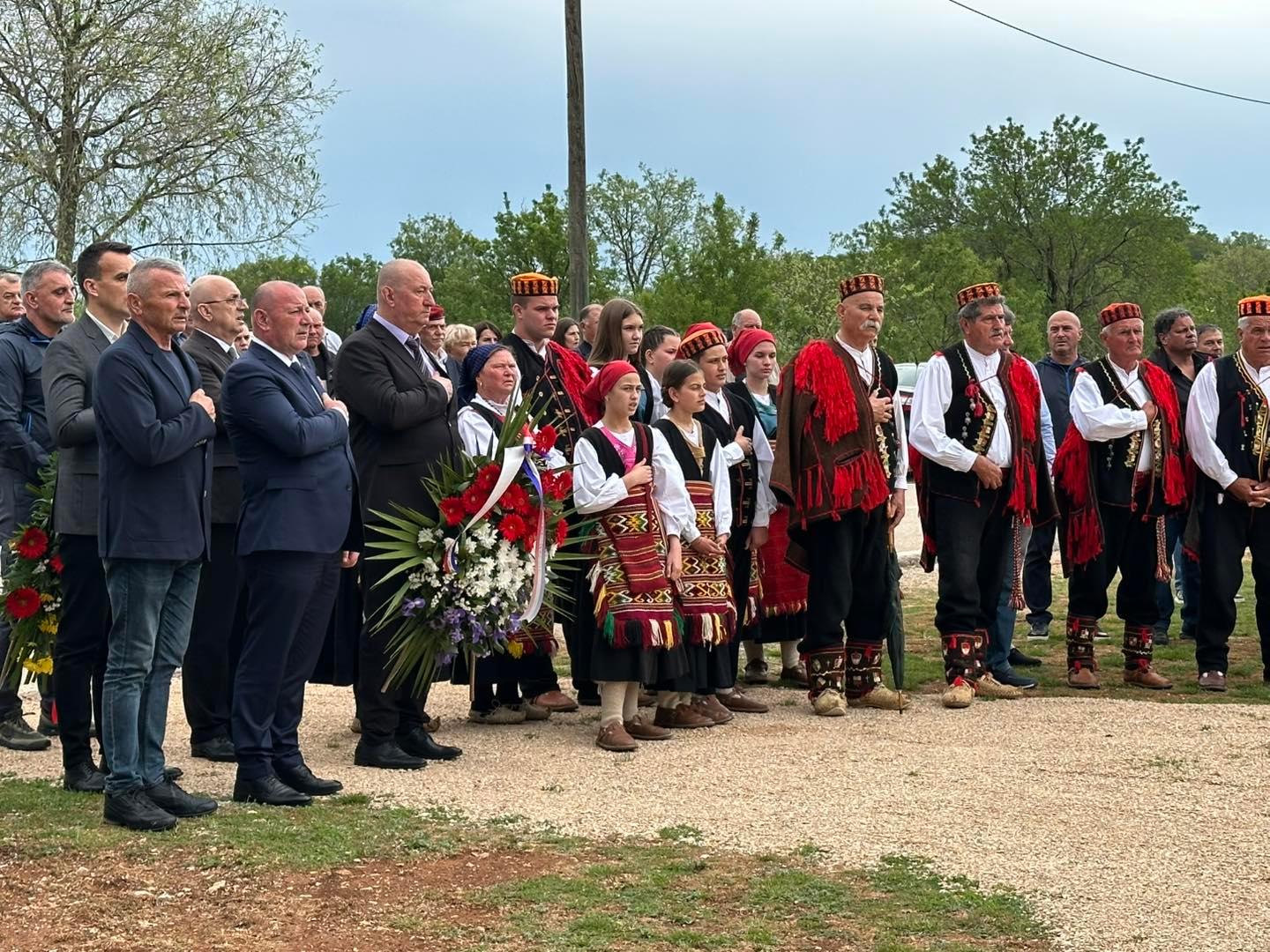 U Mirlović Zagori otkriven spomenik poginulim braniteljima