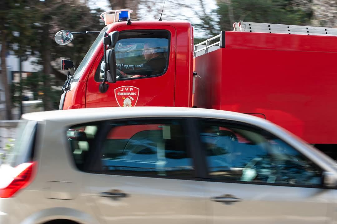 Prometna nesreća na autocesti između Šibenika i Skradina: Šibenski vatrogasci izašli na teren