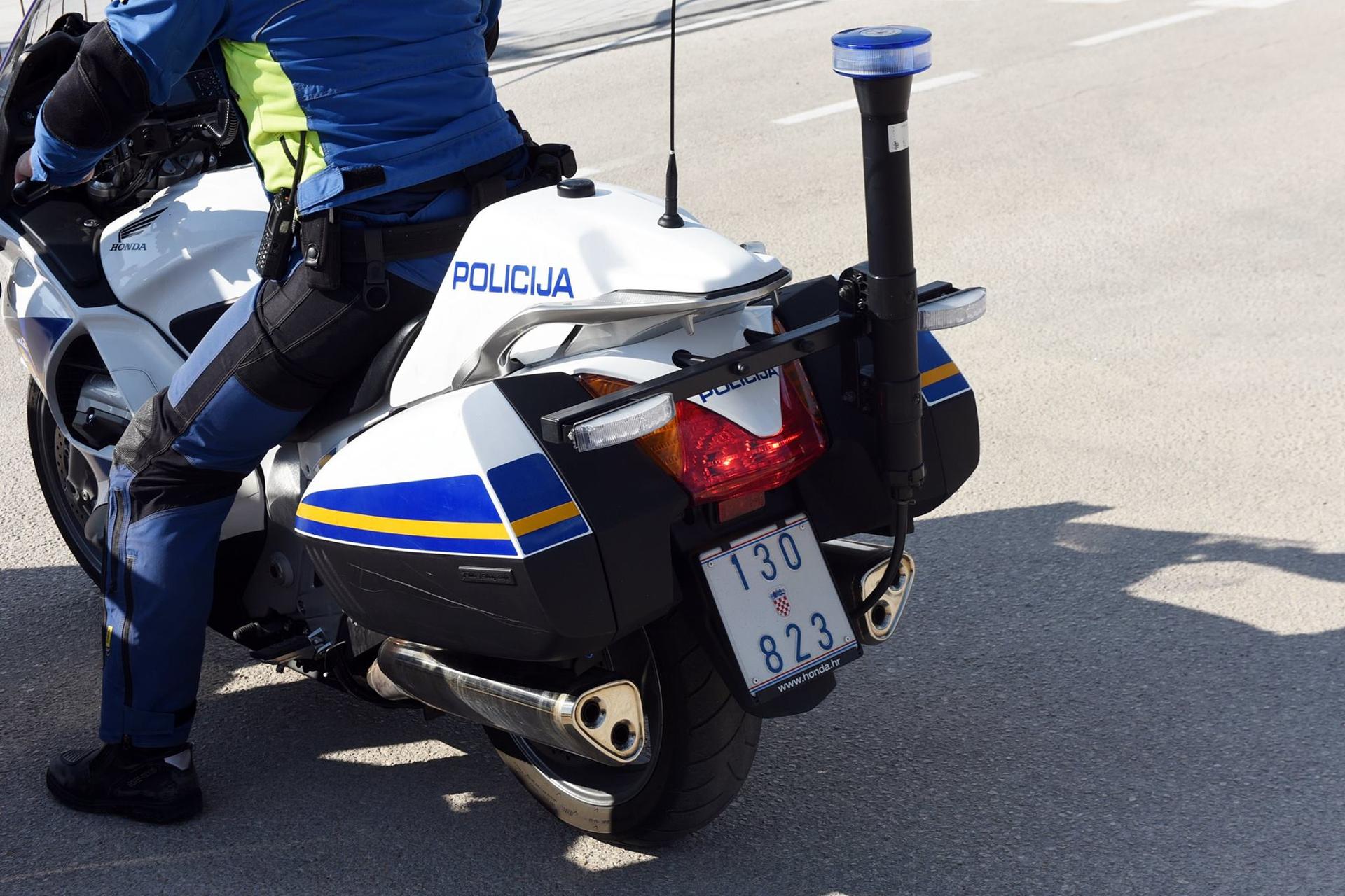Netko je u Šibeniku oštetio automobil 59-godišnjaka