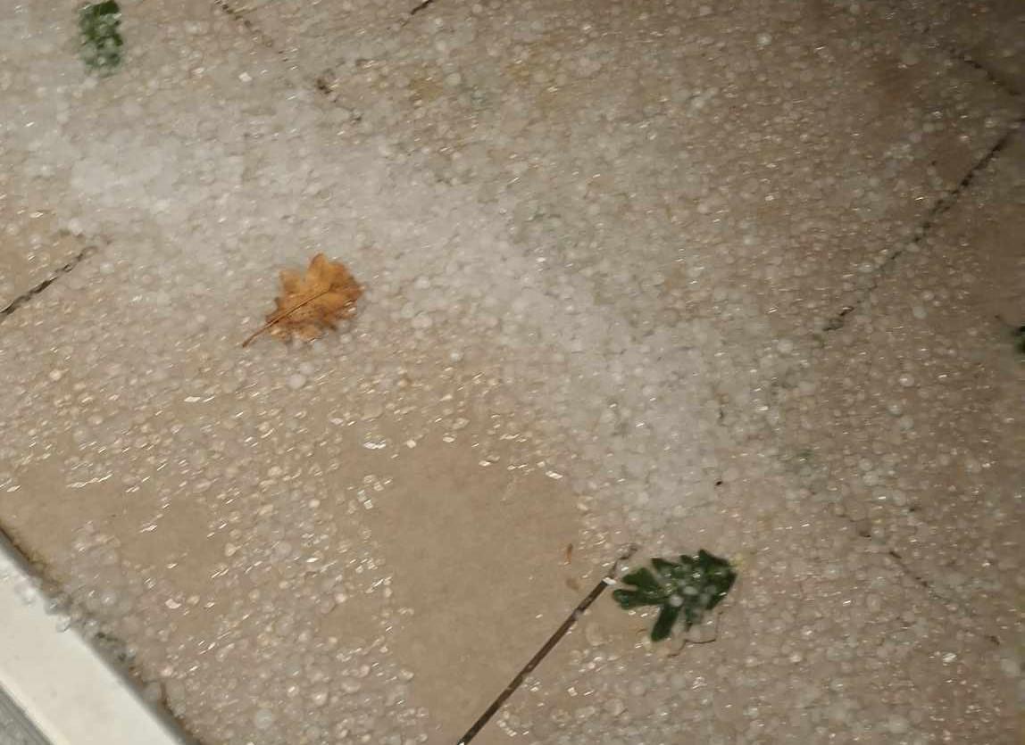 Snažno nevrijeme pogodilo dijelove županije. Murter sinoć prekrila tuča 