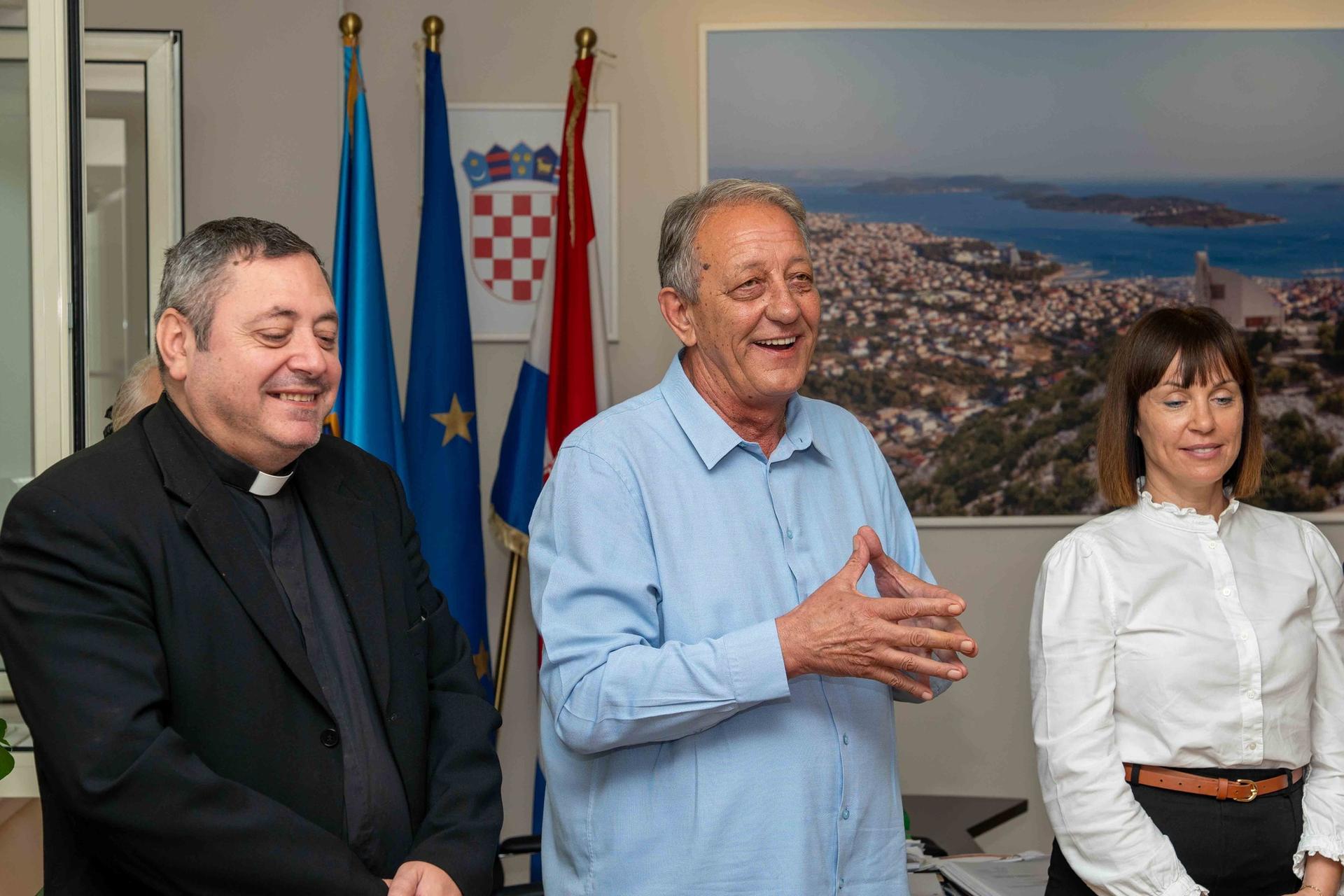 Vodičkom gradonačelniku počeo drugi mandat, don Glasnović došao da se zajedno pomole