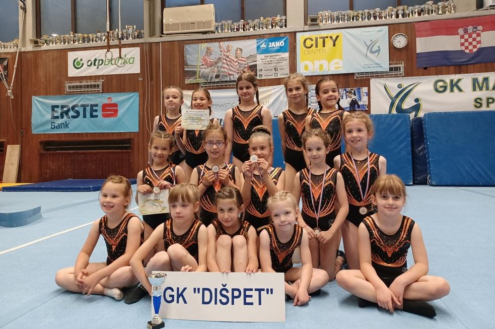 Gimnastičarke Dišpeta uzele dvije ekipne medalje u Splitu, Roku Zoriću pojedinačno zlato