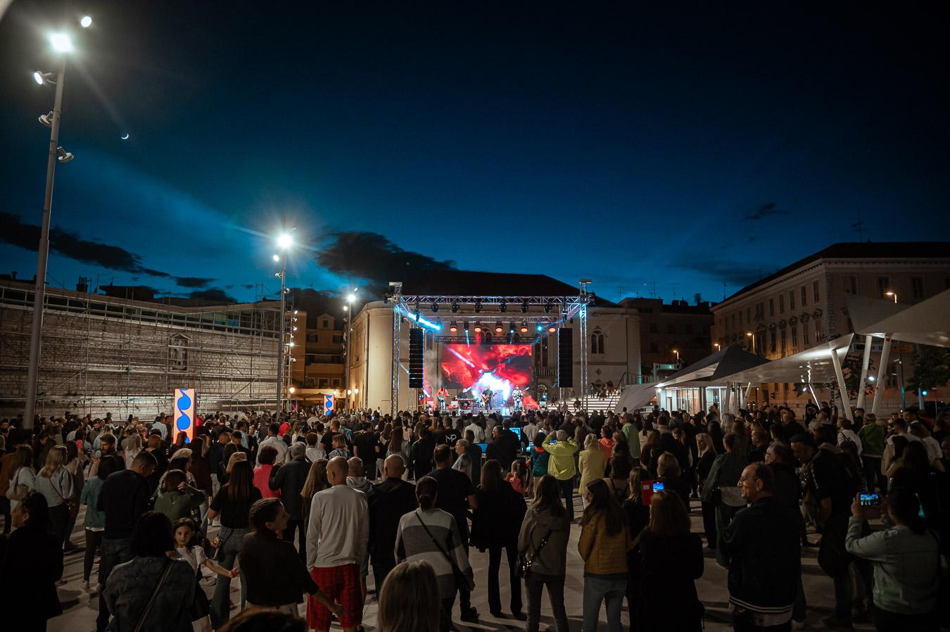 Koncert Dalmatina na Poljani obilježio zadnji dan kampanje i Dan državnosti