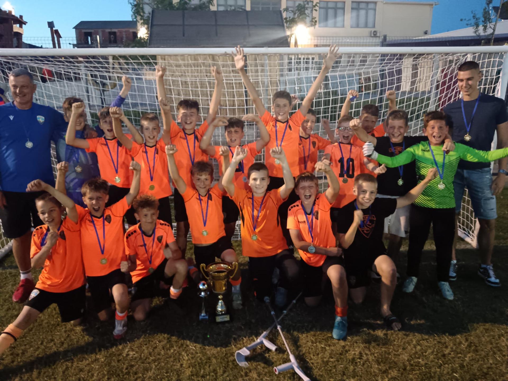 Ekipa Šibenika U11 prva na tribunjskom, četvrta na drniškom turniru
