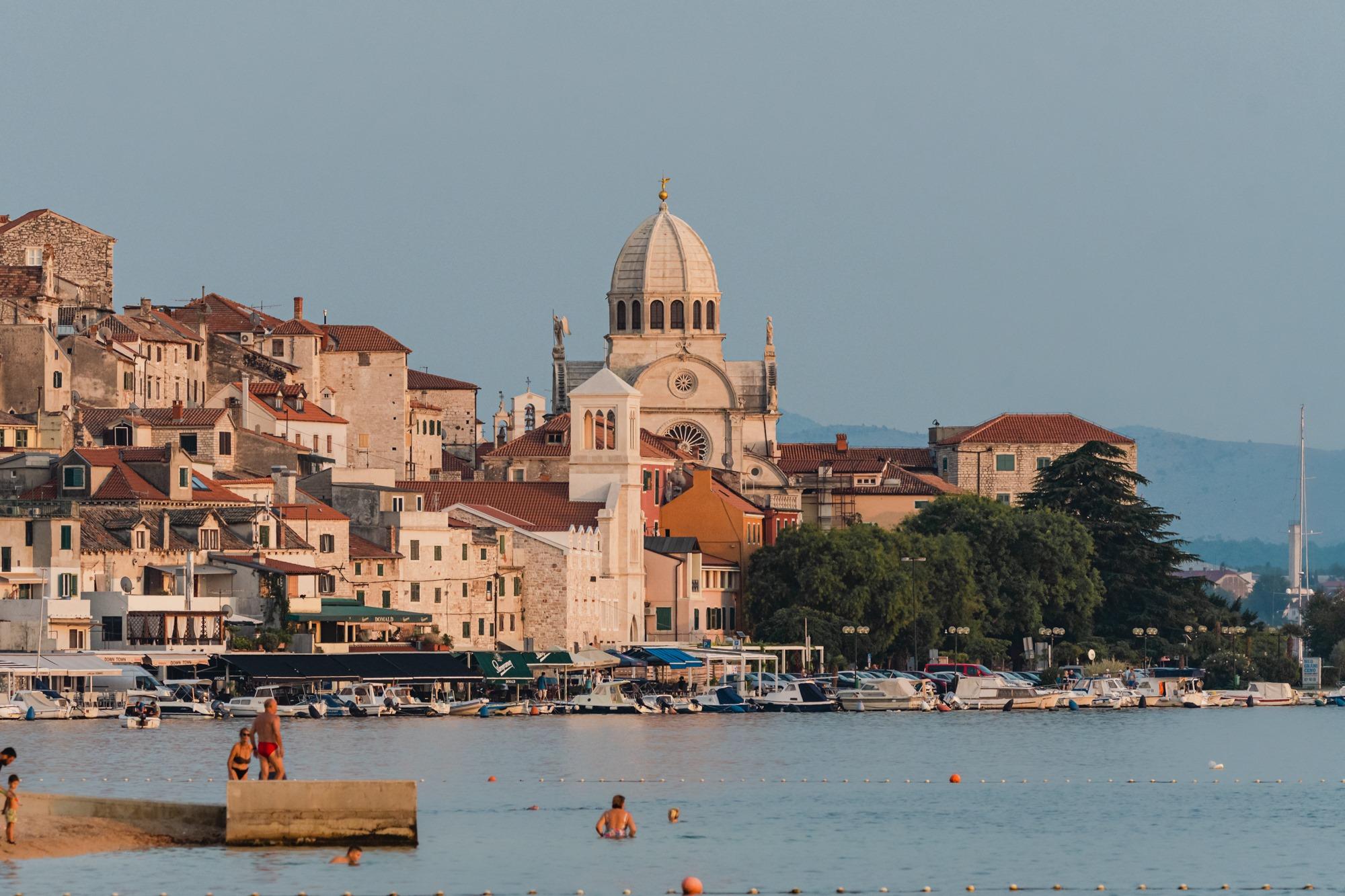 Danas većinom sunčano i vruće uz slab vjetar