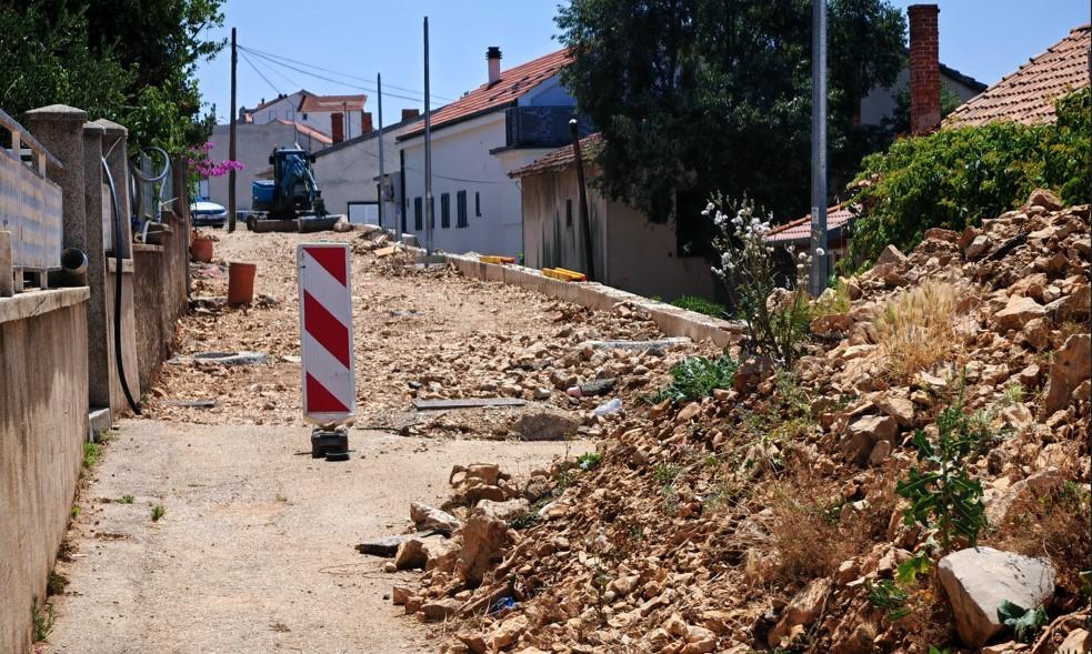 Rendićeva raskopana, radovi stali, ogorčeni stanari bez vode... 'Zapelo' na Javnoj nabavi 