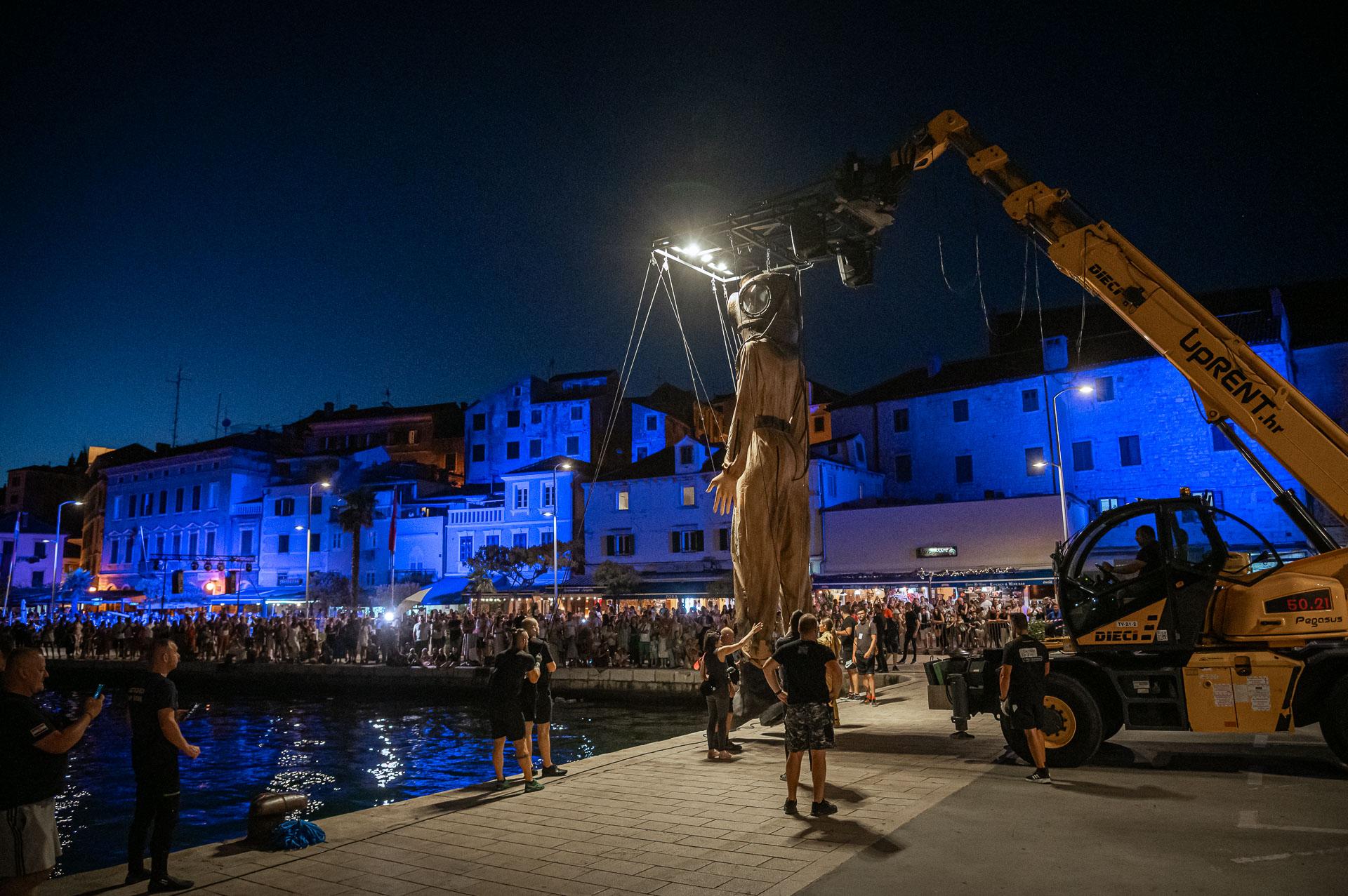 Nebo, zemlja i more spojili se na zatvaranju MDF-a, predstava neke oduševila, drugi tvrde da je primjerenija za Burning Man