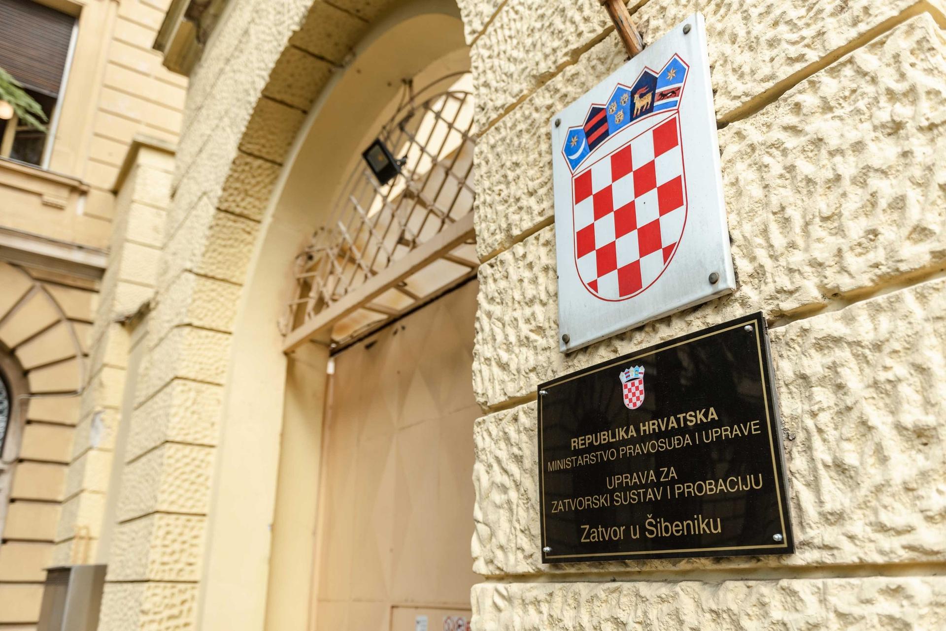 Policija u Kninu jučer popodne zaustavila pijanog vozača (58). Trijeznio se u postaji
