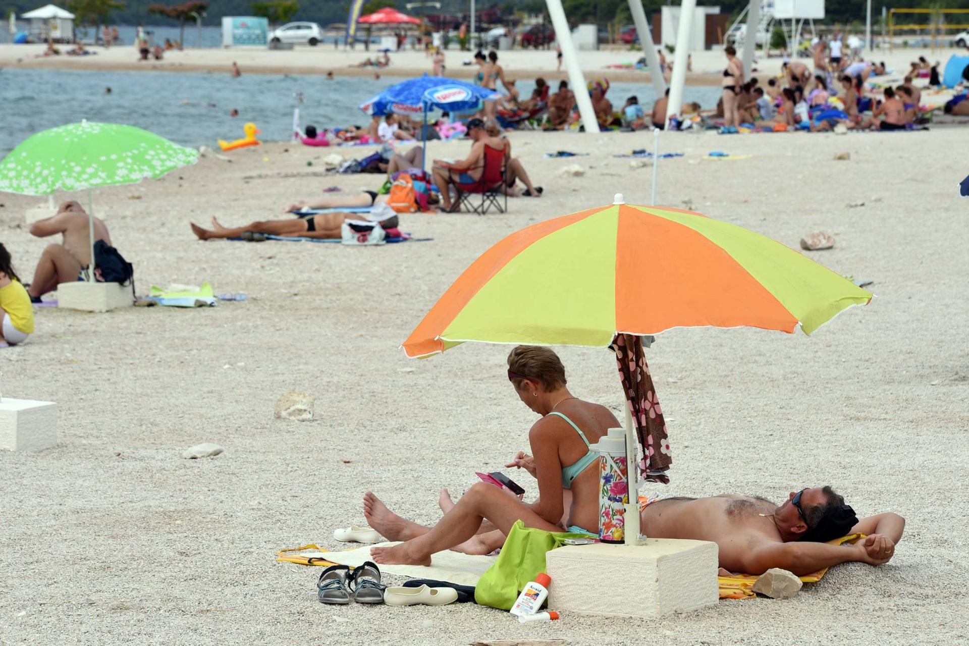 Nakon što je kalala bura more se na županijskim plažama vratilo standardnim ljetnim temperaturama 