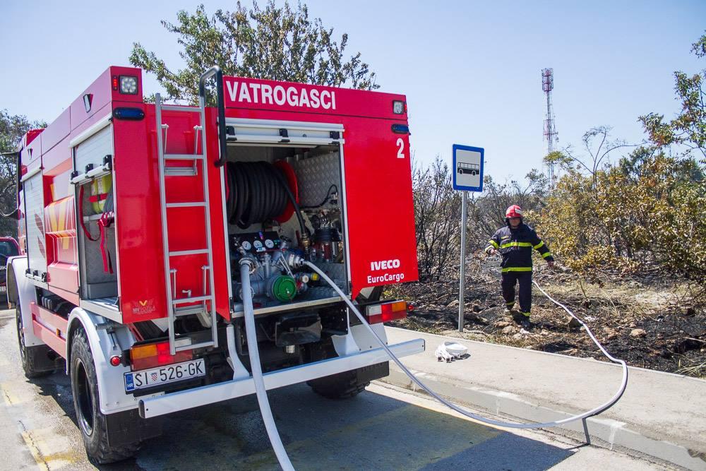 Jučer navečer planulo na području Žitnića, večeras su u akciji bili kninski vatrogasci