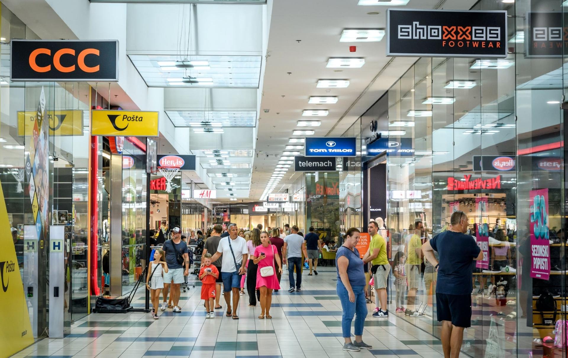 Veliko sniženje u Dalmare centru: Najpovoljniji ljetni shopping na jednom mjestu!