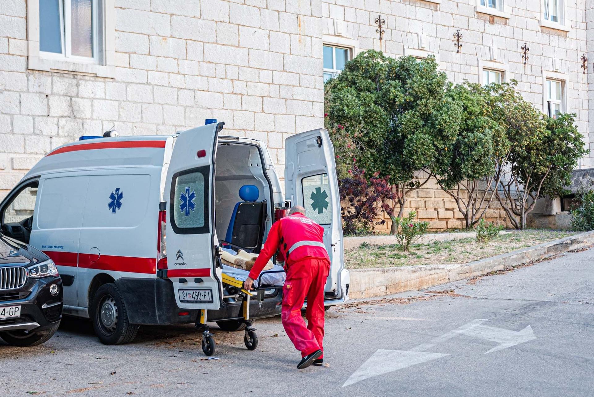 Nizozemac (57) pao s bicikla u Jezerima i zadobio teške ozljede