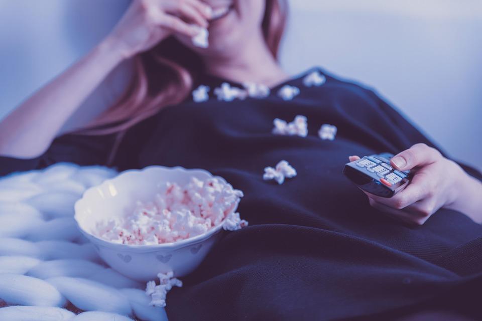 Je li loše gledati TV prije spavanja? Evo što kažu nova istraživanja o ovoj navici