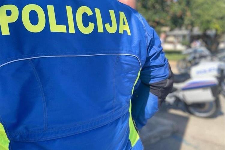 Vozačica (25) pod utjecajem droge i alkohola zabila se u rasvjetni stup na Brodarici