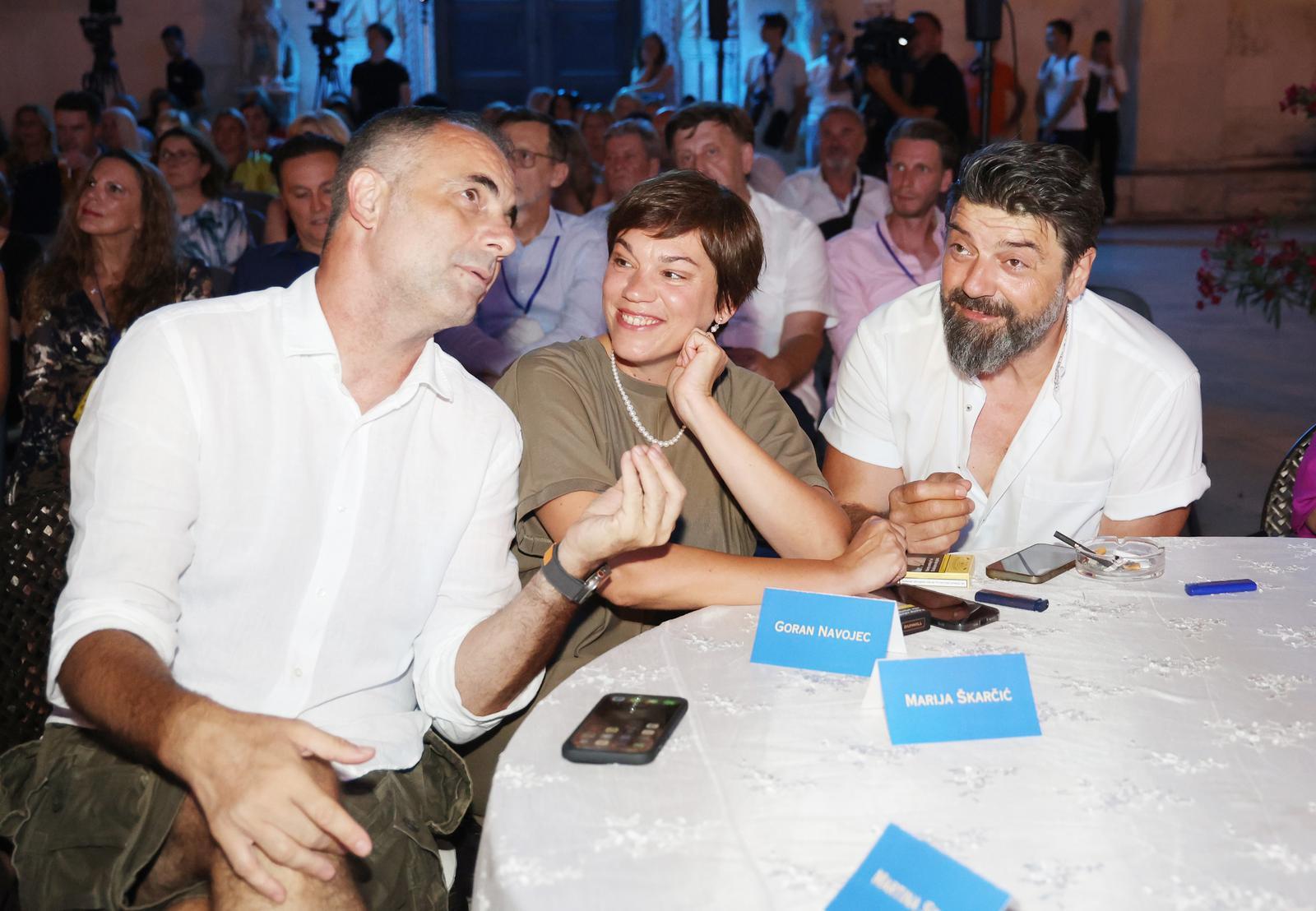 Goran Navojec i Marija Škaričić snimljeni u Šibeniku na otvorenju CIFF-a, nisu skidali osmijehe s lica 