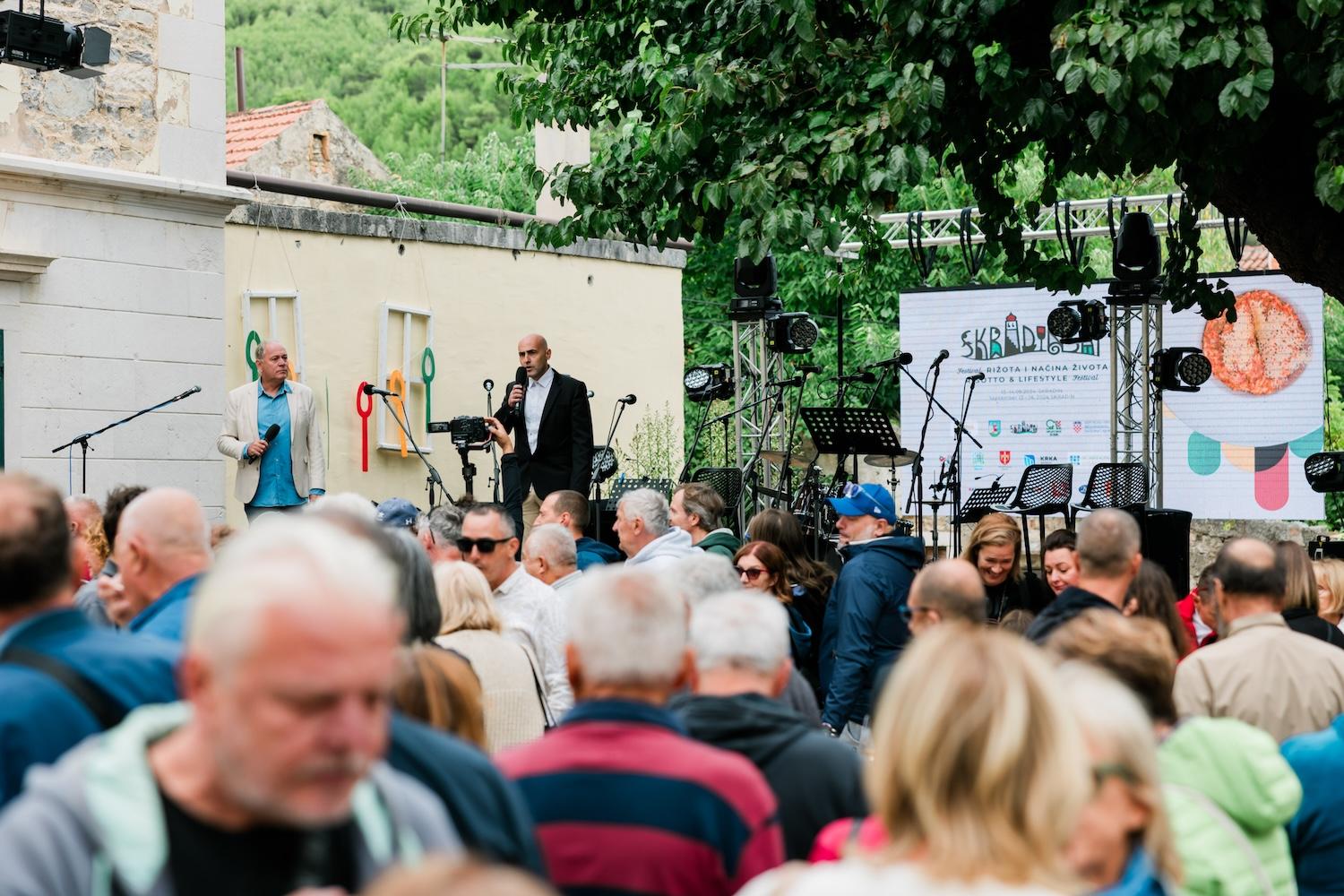 Rapsodija mirisa, okusa i pjesme:  Skradin vas poziva na 2. Festival rižota i načina života