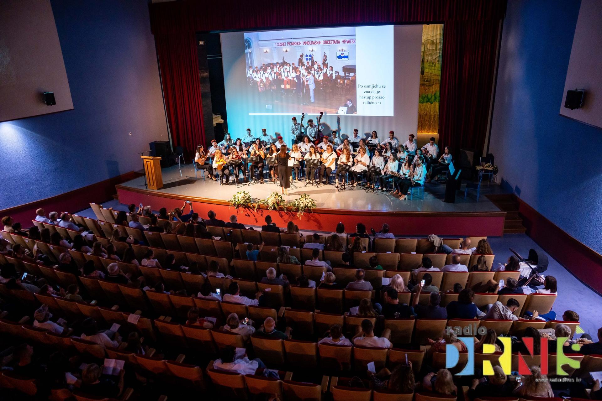 Drniški Tamburaški orkestar obilježio 50 godina djelovanja i prvu memorijalnu večer posvećenu Milki Tomić