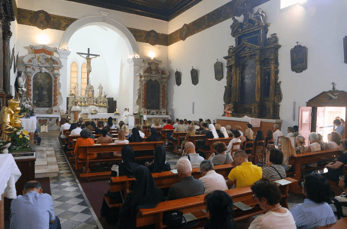 Odvratan čin u Šibeniku: Ušao u crkvu i pred vjernicima obavio veliku nuždu