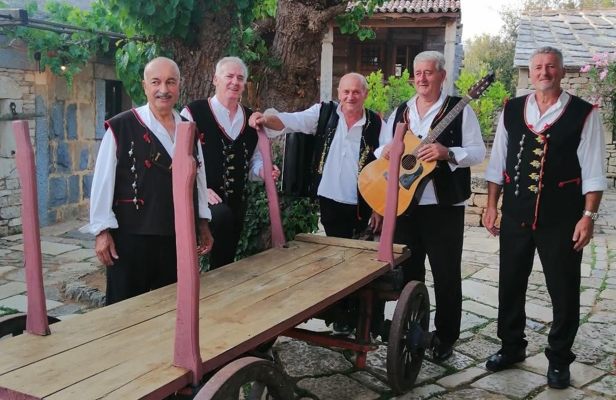 Đardin je IN - Klapa Adria