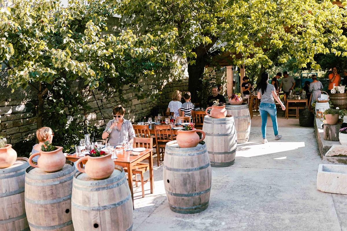 Vikend po vašem guštu: Vrhunska vina i domaći okusi uz more i vinograde!