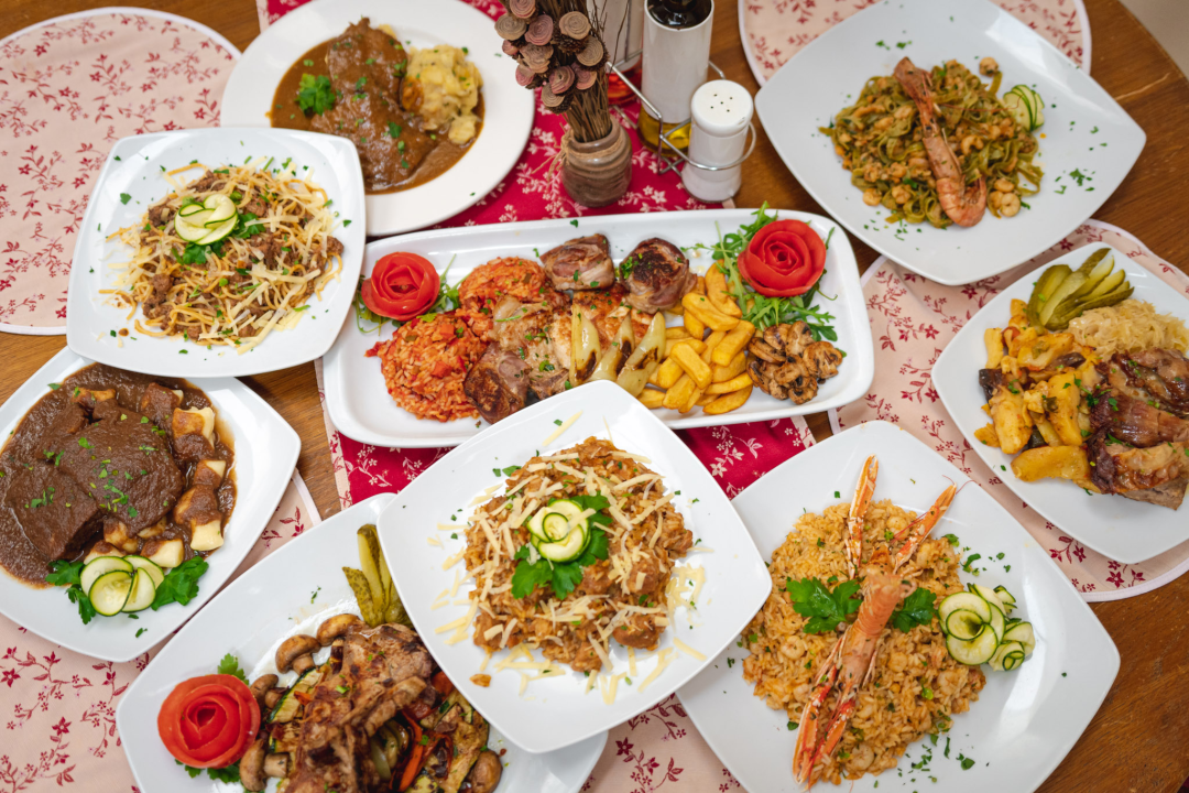 Uživajte u slasnim gotovim jelima iz Antinog gušta na prostranoj terasi!