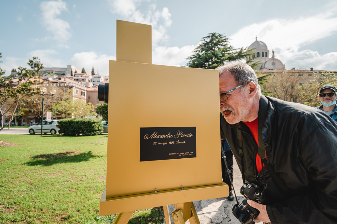 Postavljena replika kamere koja je prije 123 godine s rive snimila prve filmske kadrove ovog dijela Europe