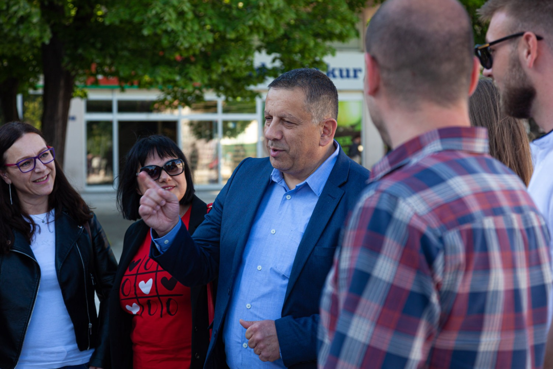 Vrh županijskog HDZ-a na druženju u Kninu: 'Idemo graditi budućnost'