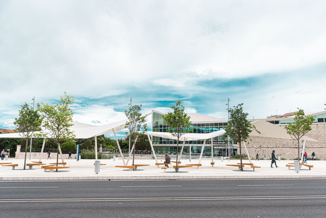 Zeleni grad u đardinu postavio edukativne table: Stabla na rivi i Poljani tretirali protiv nametnika 