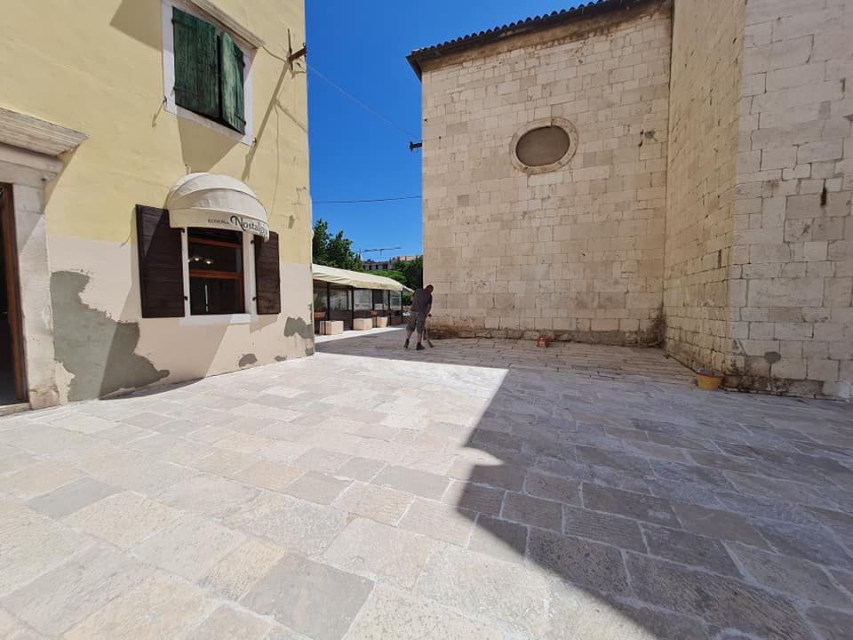 Radovi kod parka i sv. Frane primiču se kraju: Postavljene nove kamene ploče, ostalo je još malo posla