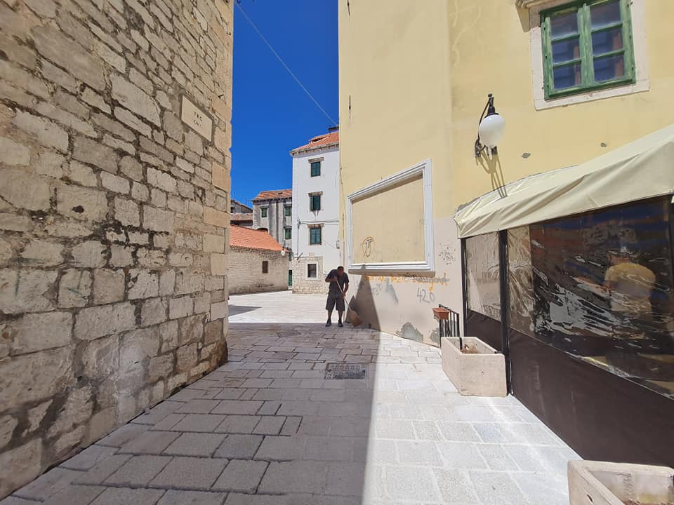 Radovi kod parka i sv. Frane primiču se kraju: Postavljene nove kamene ploče, ostalo je još malo posla