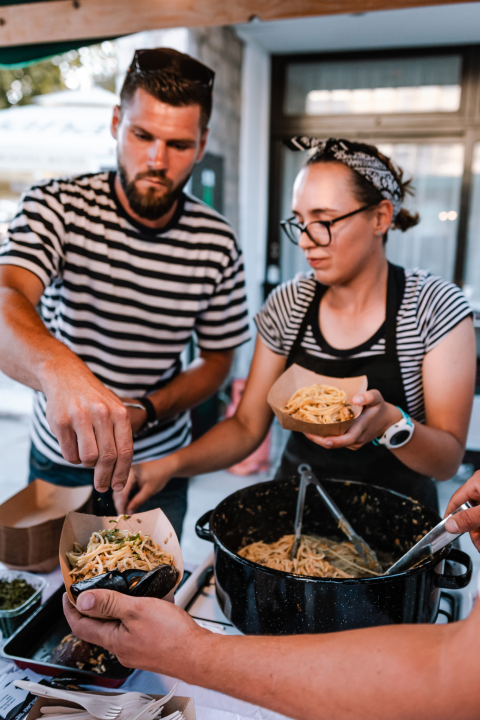 Romansa pidoće i Debita napunila rivu: Jele su se pohane, u toću, na lati, rižot, dimljene...