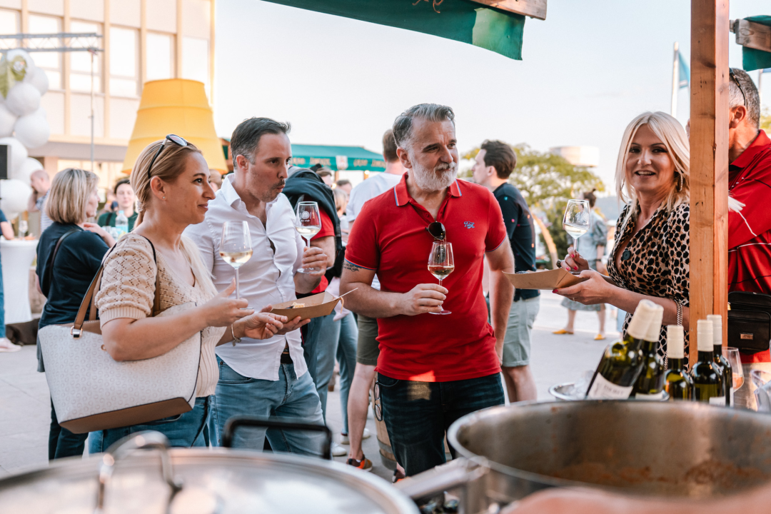 Romansa pidoće i Debita napunila rivu: Jele su se pohane, u toću, na lati, rižot, dimljene...